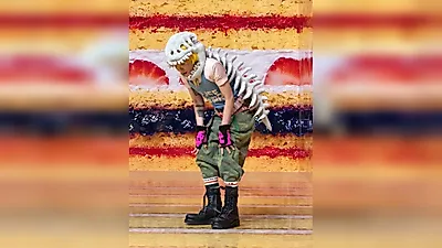 G-Dragon shows playful side, forgetting his age of 39... proving his "bought with my own money" dinosaur outfit
