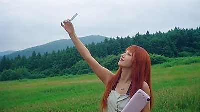 Kwon Eunbi exudes summer vibes with new song 'Deja Vu'... Eye-catching orange hair