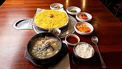 A Walk Around the Neighborhood, Lee Man-gi meets Seodaemun-gu... Chicken Gomtang and Ssangpo-gato catch the eye