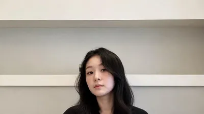 Yuna Kim returns with wavy hair just one day after short-cut pictorial
