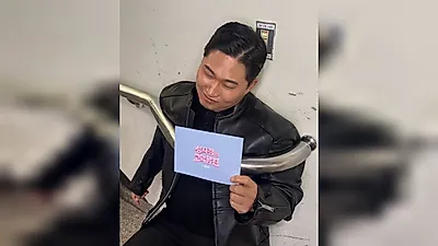 Swings shares recent update with Music Bank stairs photo... "I almost got panic disorder"