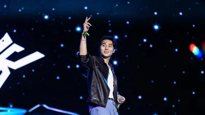 Young K expresses gratitude to Jang Woo Young for looking after him during debut days... Repaying with a beef dinner