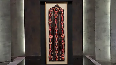 Kim Young-ran delighted by red gold and silver folk artifact; what is the identity of this high-status wedding item?