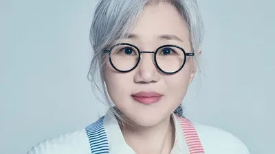 Writer Kim Eun-sook Wins First Golden Bird Award at Seoul International Drama Awards
