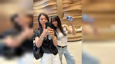 歌手智娜公開在美國紐約與母親同行的近況