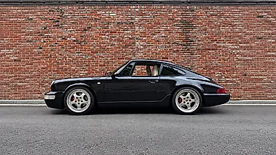 チョン・ソミ、クラシックなポルシェ 911 タルガを公開…並外れた車の好みに注目