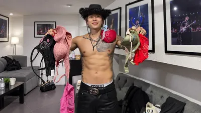 Jay Park receives women's lingerie as gifts from fans at Atlanta concert