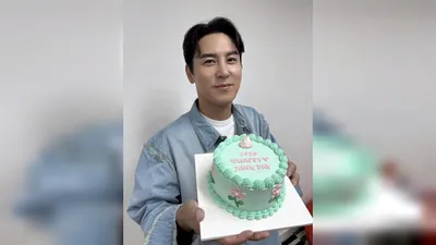 Singer Jang Minho moved by birthday party prepared by fans on his way home from work