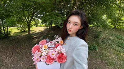 NewJeans Haerin Attends Beauty Event at Lotte World Mall… Elegant Styling Grabs Attention