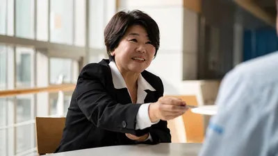 'Doctor X' Lee Jung-eun Transforms into Jang Hee-sook, the Director of a Doctor Outsourcing Agency