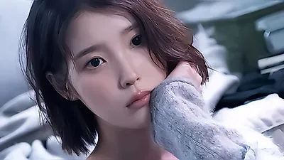 IU reveals 'boiled egg' diet during stage greeting... Fans react, "It's unrealistic"