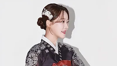 「出産D-11」コ・ウリ、夫との韓服満月フォト公開