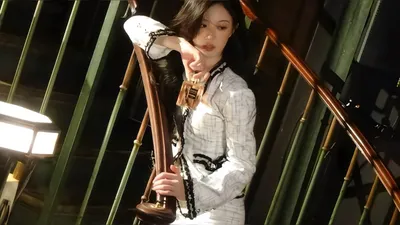 高允貞公開 CHANEL 畫報幕後照⋯迷人魅力引人注目