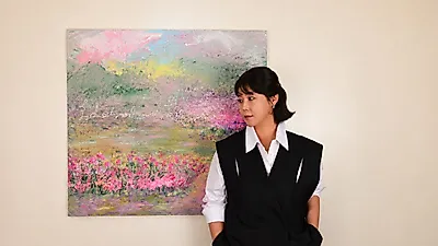 Solbi reveals relaxed weekend updates, from visiting exhibitions to yacht parties