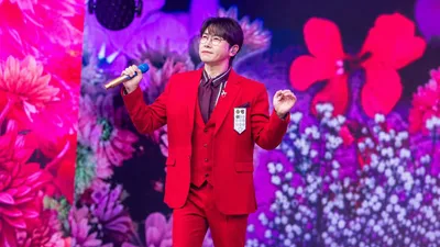 'Gold-Blooming Friday' Chun-gil, riding a 100-point upward trend, hints at "good news"