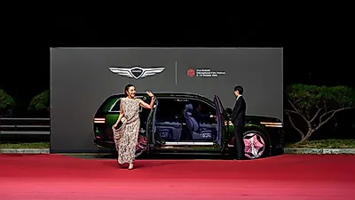 Genesis, Official Sponsor of Busan International Film Festival since 2017... Supporting with Over 100 Protocol Vehicles