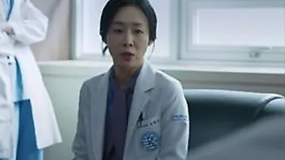 Lee Jin-hee演麻醉科教授，開顱手術一句「我們一起到最後」立起領導形象