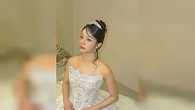 HYERI reveals pure white dress photos on SNS... Princess visuals enhanced by a tiara