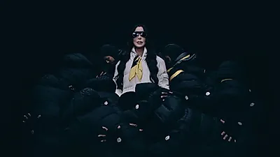 Moncler Re 系列广告大片发布：Cher、JENNIE 与 Grace Jones 演绎品牌外套
