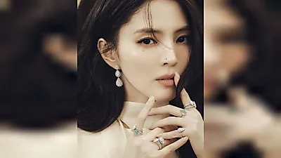 韓韶禧公開法國高級珠寶畫報…將在電影《高年級實習生》中飾演 CEO
