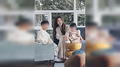Lee Si-young reveals second family photo with son and daughter