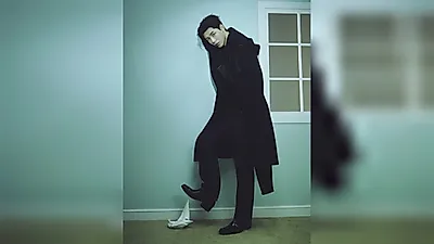 ペ・ヒョンソン、雑誌グラビアのビハインドカットを公開