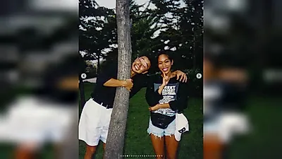 Kim Song因丈夫姜元来与儿子的结婚纪念日惊喜花束而感动