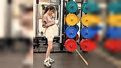 Lee Ji-ah shares diverse daily life photos on social media